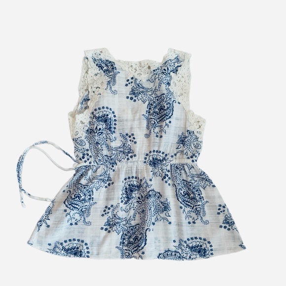 CAbi ~ Sleeveless Blue Paisley and White Blouse White Lace Trim Cinch Tie Waist - Picture 10 of 11